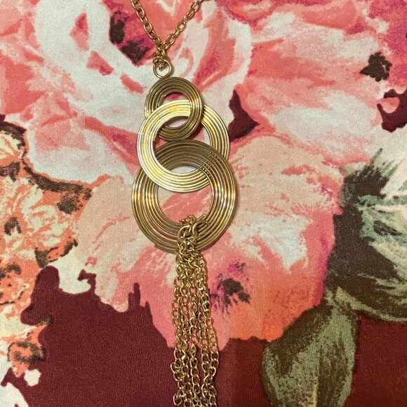 Burgandy skirt and matching floral blouse with removable gold necklace - Picture 13 of 13